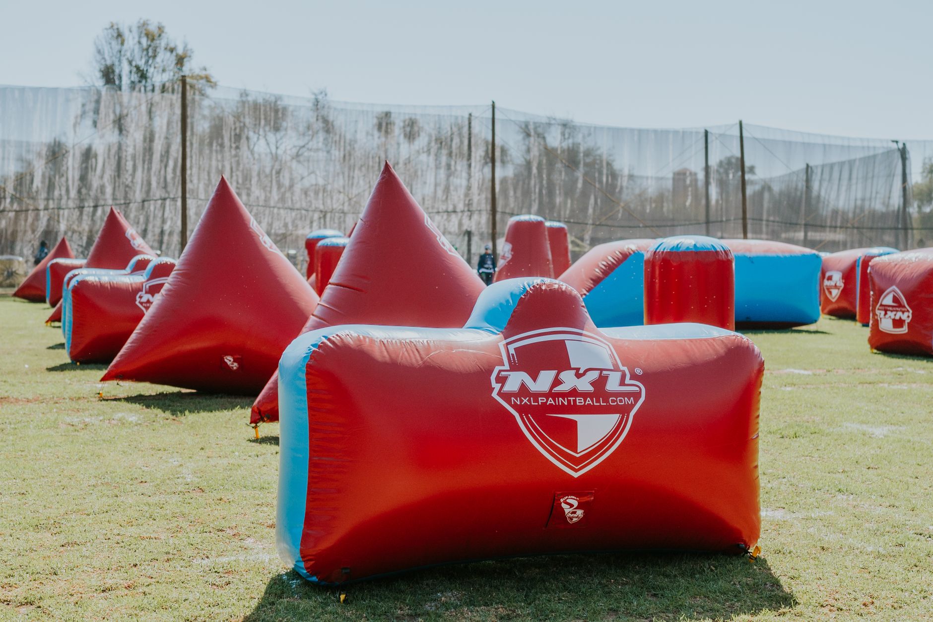 Speedball arena z napihljivimi ovirami